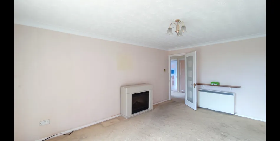 Two Bedroom Apartment - Ideal for Investment or First Time Purchase - Poole (BH14)