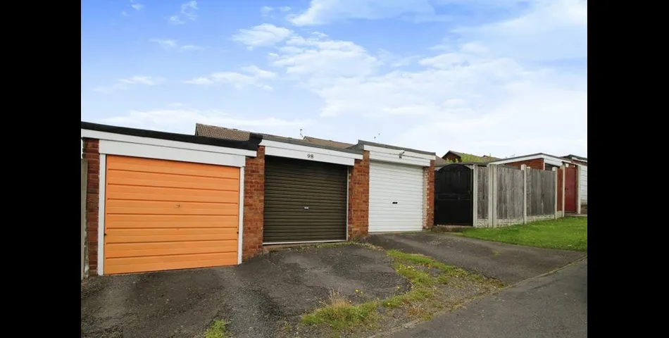 Well Presented End Terrace Home - Ideal Investment or Family Home - West Bromwich 