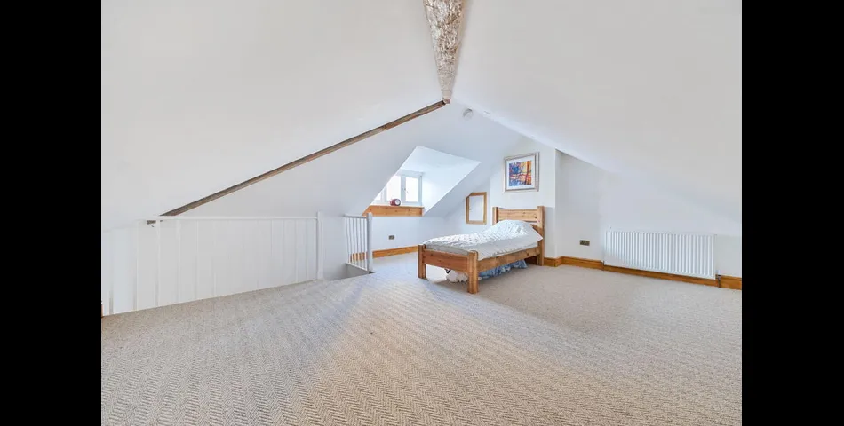 Substantial Country Home Set Within Stunning Grounds of circa 2 acres - Welby Warren Manor House - Grantham (NG32)
