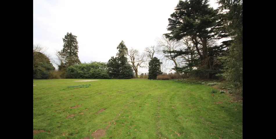 Substantial Country Home Set Within Stunning Grounds of circa 2 acres - Welby Warren Manor House - Grantham (NG32)