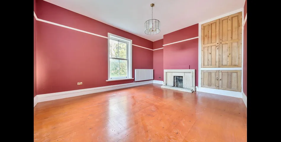 Substantial Country Home Set Within Stunning Grounds of circa 2 acres - Welby Warren Manor House - Grantham (NG32)