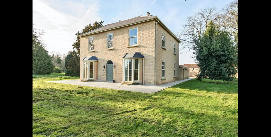 Substantial Country Home Set Within Stunning Grounds of circa 2 acres - Welby Warren Manor House - Grantham (NG32)