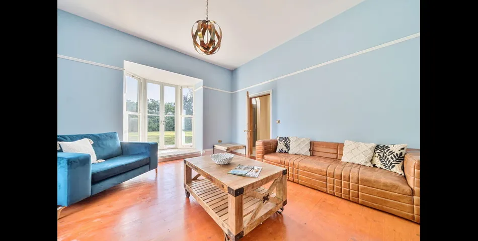 Substantial Country Home Set Within Stunning Grounds of circa 2 acres - Welby Warren Manor House - Grantham (NG32)