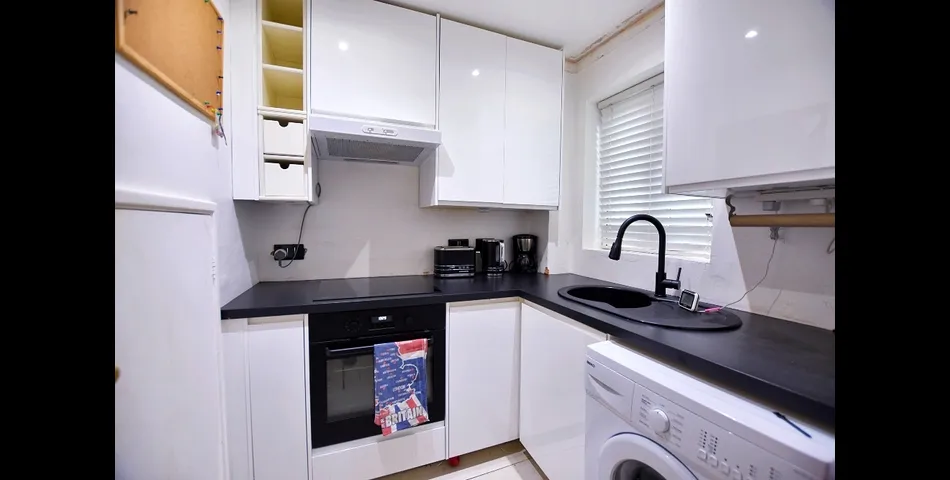 One Bedroom Terrace Home - Ideal First Time or Investment Purchase - Orpington, Kent (BR5)