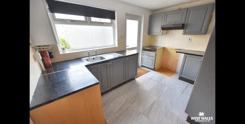 Three Bedroom Mid Terrace needing Refurbishment - Ideal First Time/Investment Buy - Haverfordwest (SA61)
