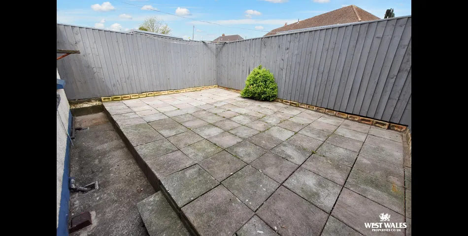 Three Bedroom Mid Terrace needing Refurbishment - Ideal First Time/Investment Buy - Haverfordwest (SA61)