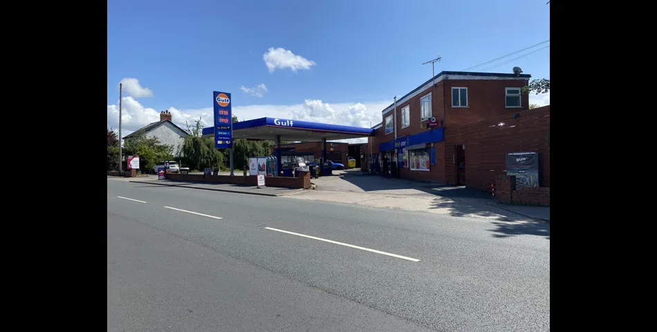 FREEHOLD PETROL STATION, RETAIL SHOP, TWO BEDROOM FLAT & MECHANICS - Preston (PR2)