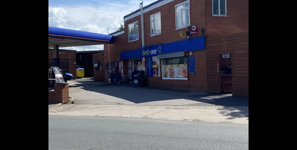 FREEHOLD PETROL STATION, RETAIL SHOP, TWO BEDROOM FLAT & MECHANICS - Preston (PR2)