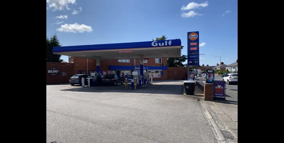 FREEHOLD PETROL STATION, RETAIL SHOP, TWO BEDROOM FLAT & MECHANICS - Preston (PR2)