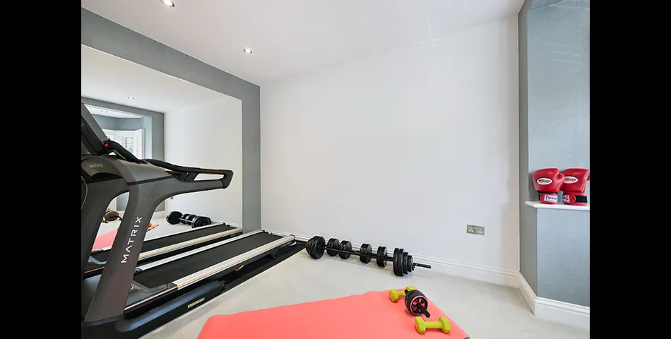 Exceptional Semi Detached Home - Fully Modernised and Extended - Ewell/Epsom (KT17)