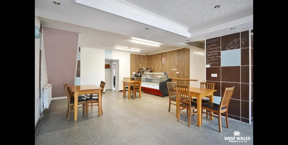 Three Bedroom Semi Detached home with Cafe Facility - Planning Permissions to convert into Residential - Cardigan (SA43)