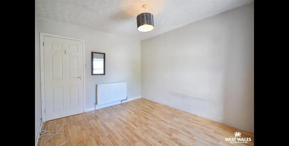 Three Bedroom Semi Detached home with Cafe Facility - Planning Permissions to convert into Residential - Cardigan (SA43)