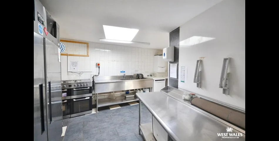 Three Bedroom Semi Detached home with Cafe Facility - Planning Permissions to convert into Residential - Cardigan (SA43)