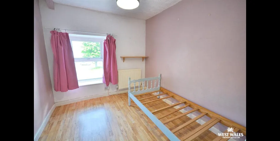 Three Bedroom Semi Detached home with Cafe Facility - Planning Permissions to convert into Residential - Cardigan (SA43)