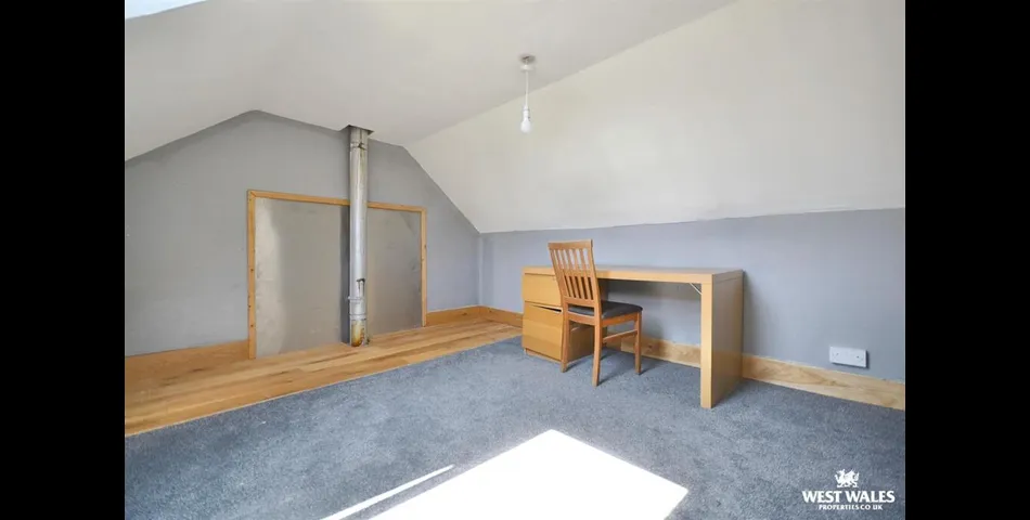 Three Bedroom Semi Detached home with Cafe Facility - Planning Permissions to convert into Residential - Cardigan (SA43)