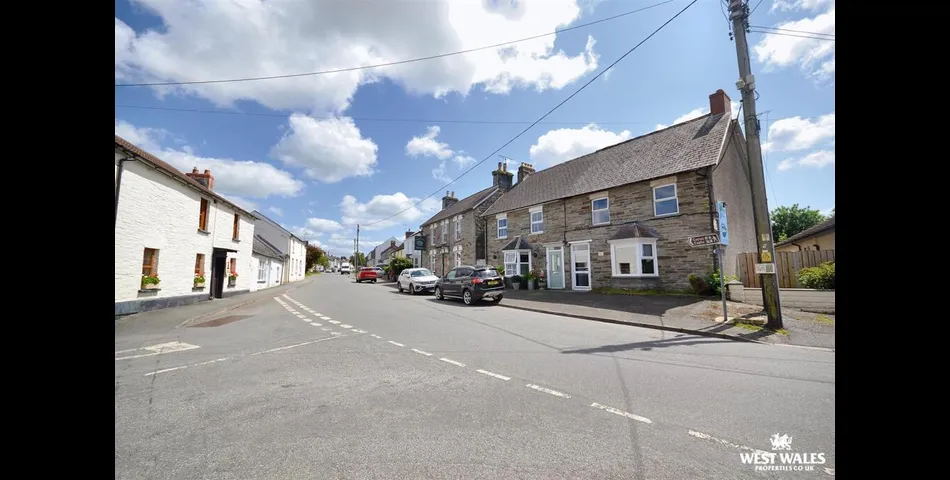 Three Bedroom Semi Detached home with Cafe Facility - Planning Permissions to convert into Residential - Cardigan (SA43)