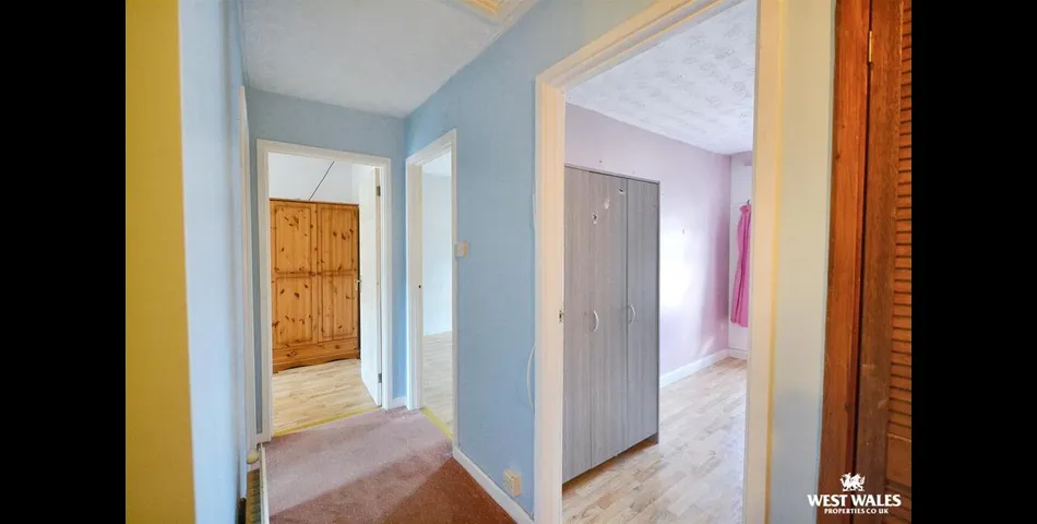Three Bedroom Semi Detached home with Cafe Facility - Planning Permissions to convert into Residential - Cardigan (SA43)
