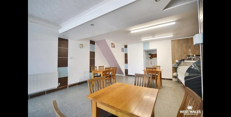 Three Bedroom Semi Detached home with Cafe Facility - Planning Permissions to convert into Residential - Cardigan (SA43)