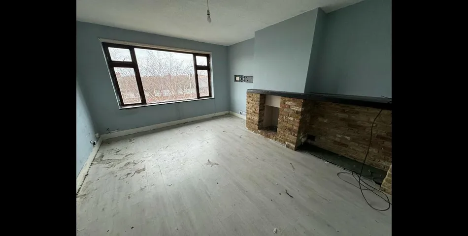 Low Lease Two Bedroom Apartment - Dagenham, (RM8)
