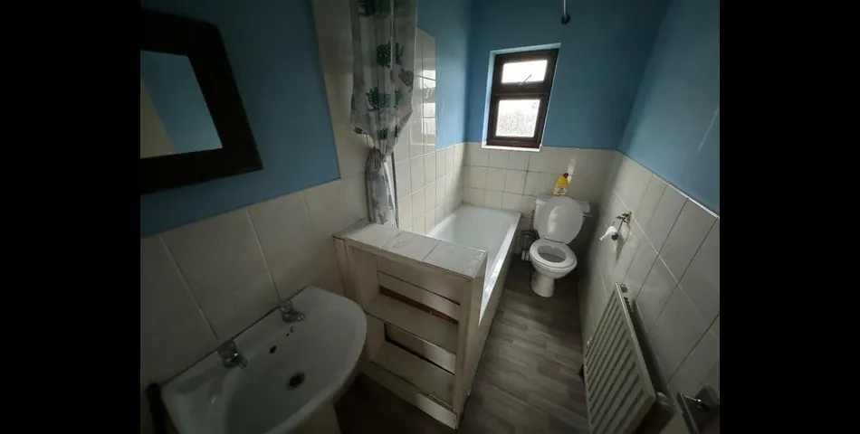 Low Lease Two Bedroom Apartment - Dagenham, (RM8)