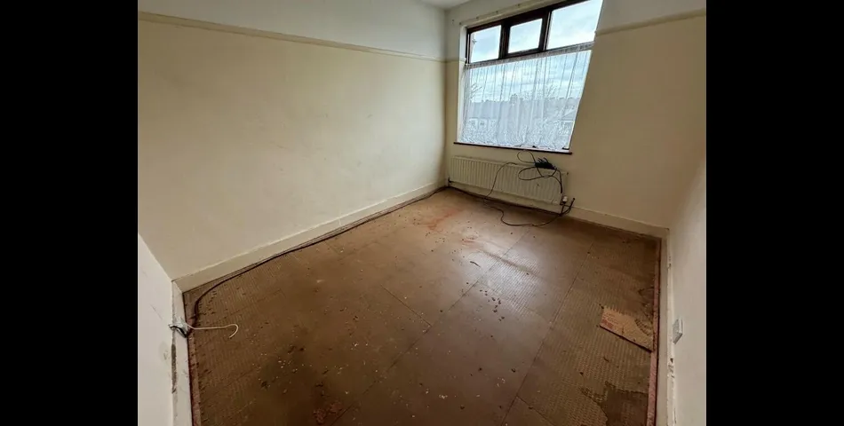 Low Lease Two Bedroom Apartment - Dagenham, (RM8)