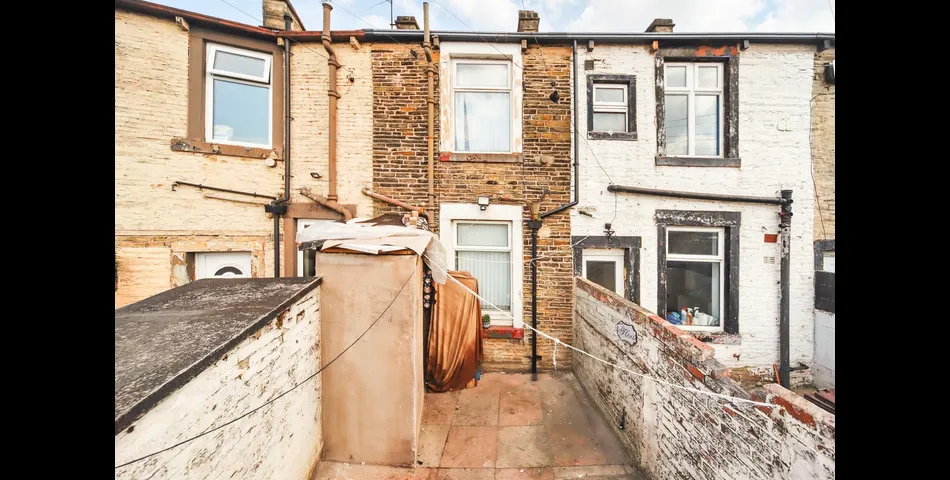 Terraced Home requiring Improvement - Ideal Investment/Buy-to-Let - Burnley (BB10)