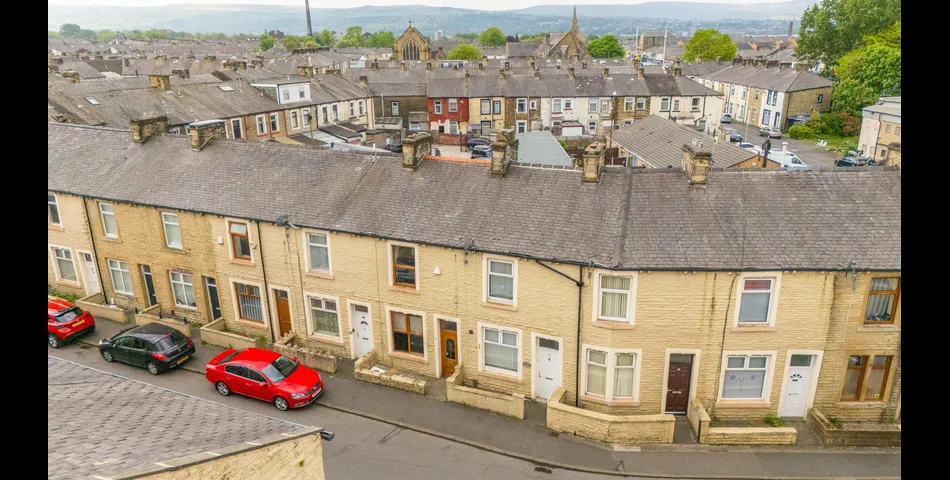 Terraced Home requiring Improvement - Ideal Investment/Buy-to-Let - Burnley (BB10)