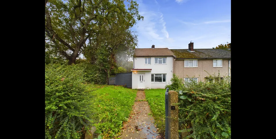 Renovated Four Bedroom End of Terrace Home - Crawley (RH11)
