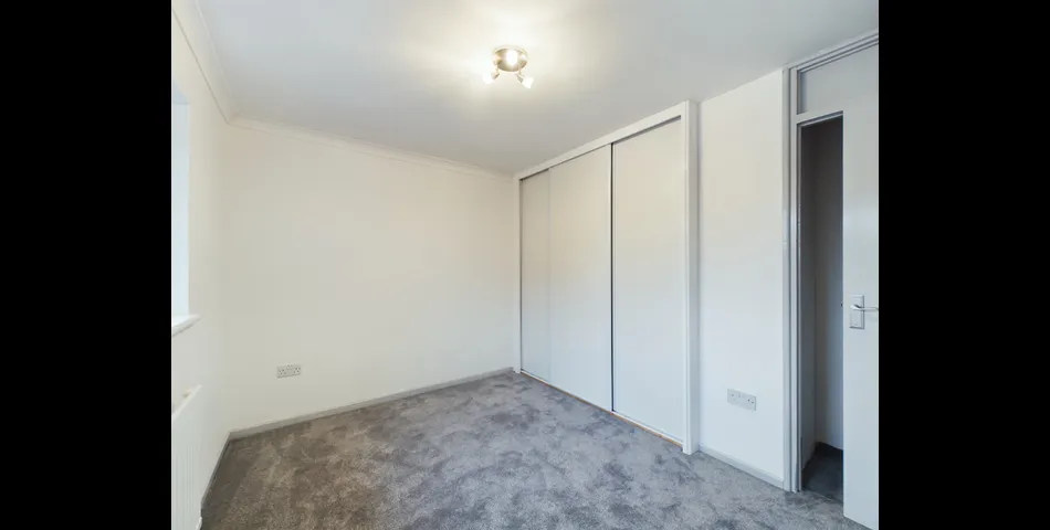 Renovated Four Bedroom End of Terrace Home - Crawley (RH11)