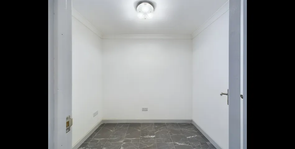 Renovated Four Bedroom End of Terrace Home - Crawley (RH11)