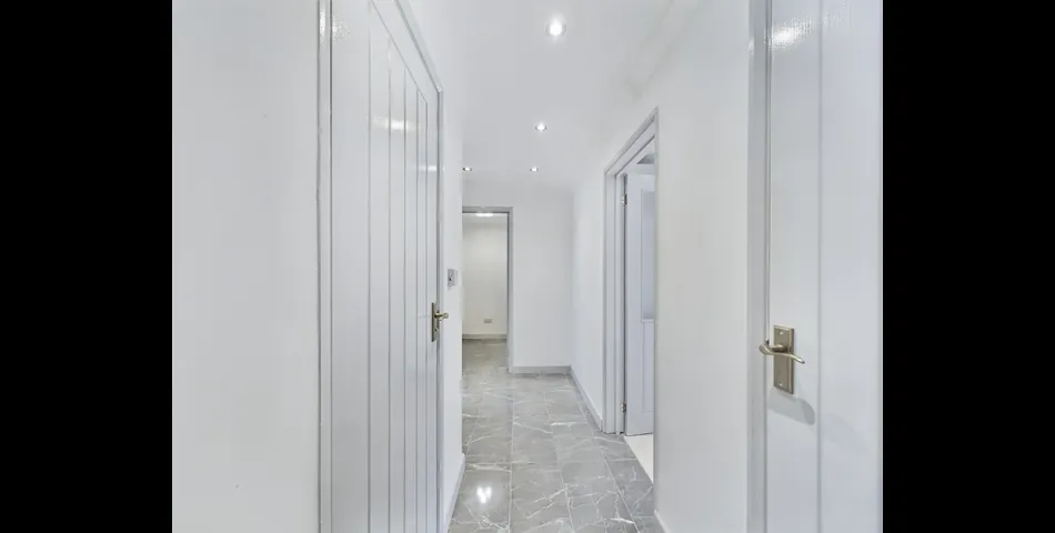 Renovated Four Bedroom End of Terrace Home - Crawley (RH11)