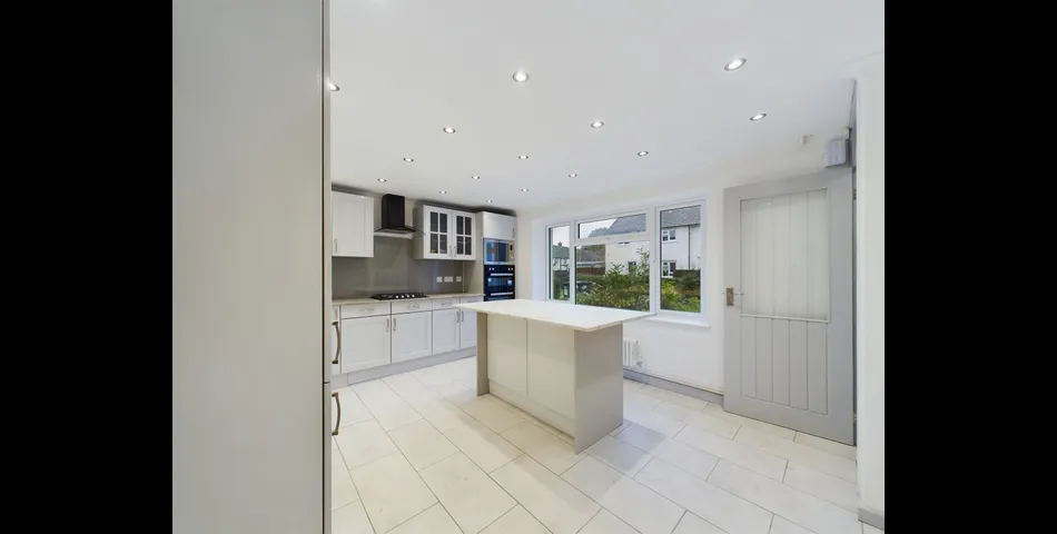 Renovated Four Bedroom End of Terrace Home - Crawley (RH11)