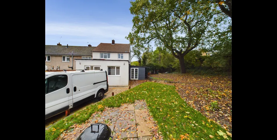 Renovated Four Bedroom End of Terrace Home - Crawley (RH11)
