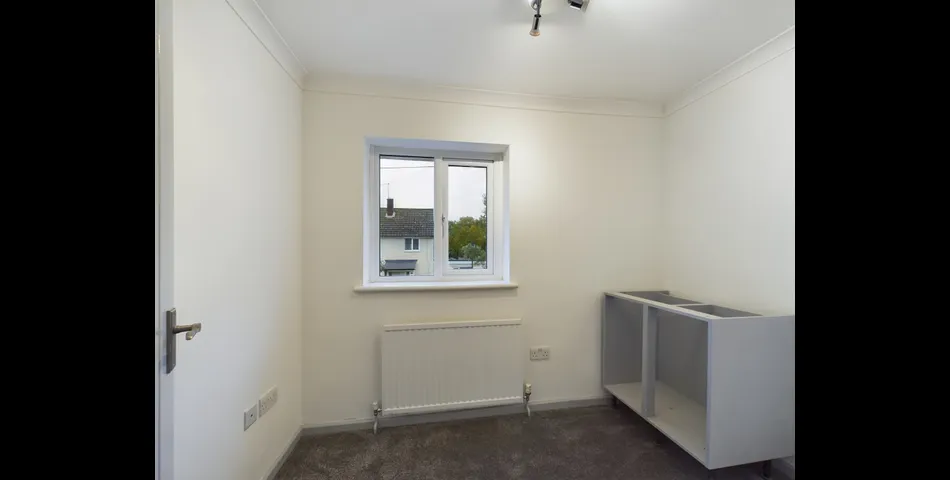Renovated Four Bedroom End of Terrace Home - Crawley (RH11)