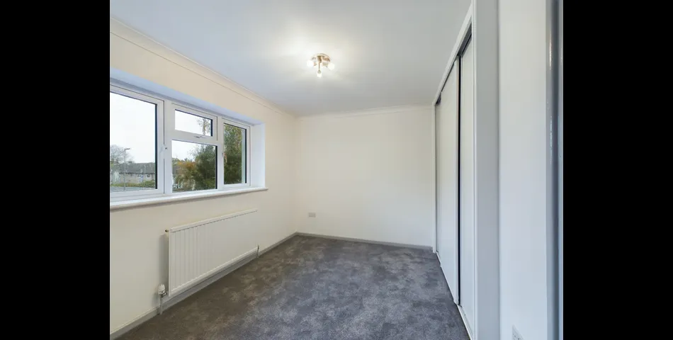 Renovated Four Bedroom End of Terrace Home - Crawley (RH11)