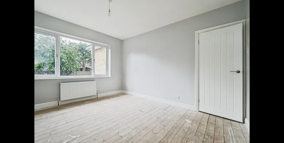 Renovated Two Bedroom Semi Detached Bungalow - Gardens & Off Road Parking -  Pocklington (YO42)