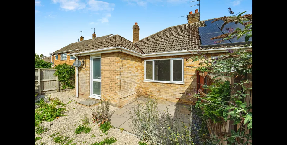 Renovated Two Bedroom Semi Detached Bungalow - Gardens & Off Road Parking -  Pocklington (YO42)
