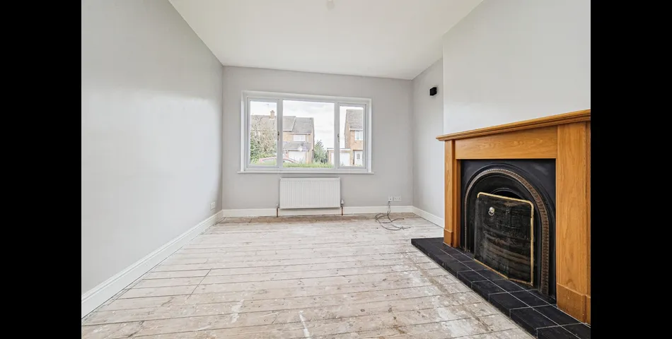 Renovated Two Bedroom Semi Detached Bungalow - Gardens & Off Road Parking -  Pocklington (YO42)