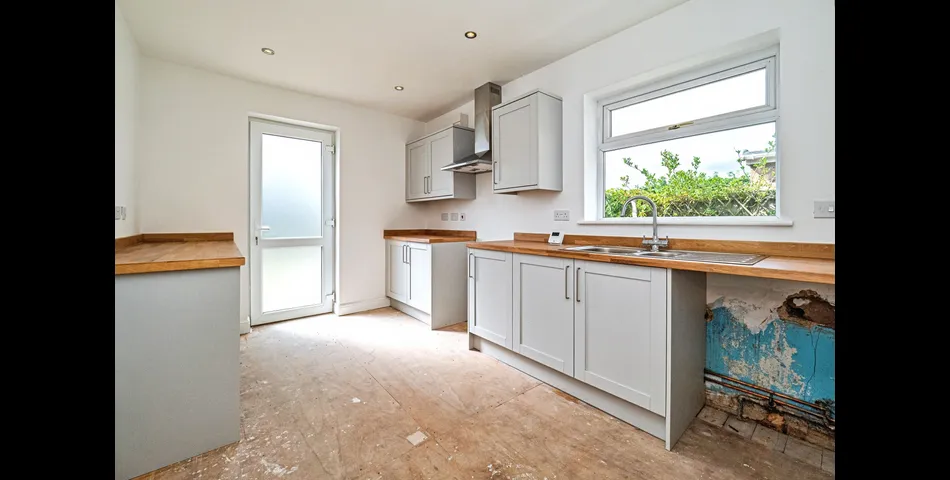 Renovated Two Bedroom Semi Detached Bungalow - Gardens & Off Road Parking -  Pocklington (YO42)