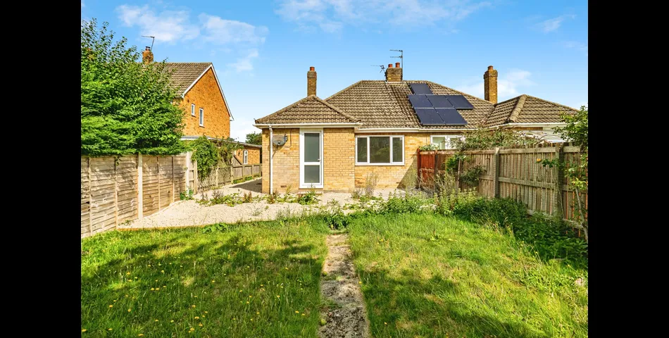 Renovated Two Bedroom Semi Detached Bungalow - Gardens & Off Road Parking -  Pocklington (YO42)
