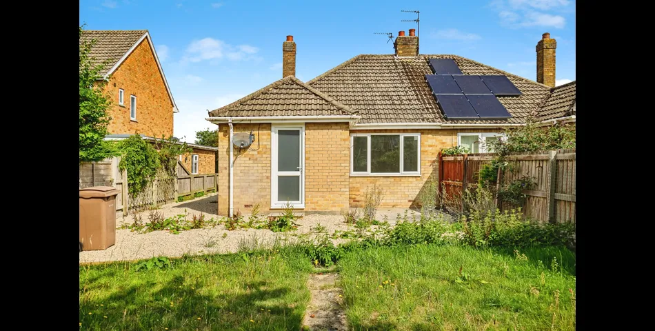 Renovated Two Bedroom Semi Detached Bungalow - Gardens & Off Road Parking -  Pocklington (YO42)