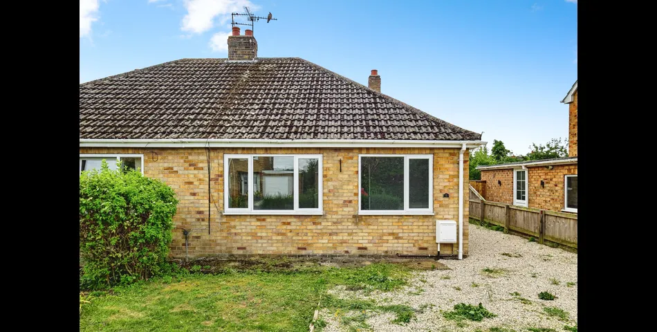 Renovated Two Bedroom Semi Detached Bungalow - Gardens & Off Road Parking -  Pocklington (YO42)