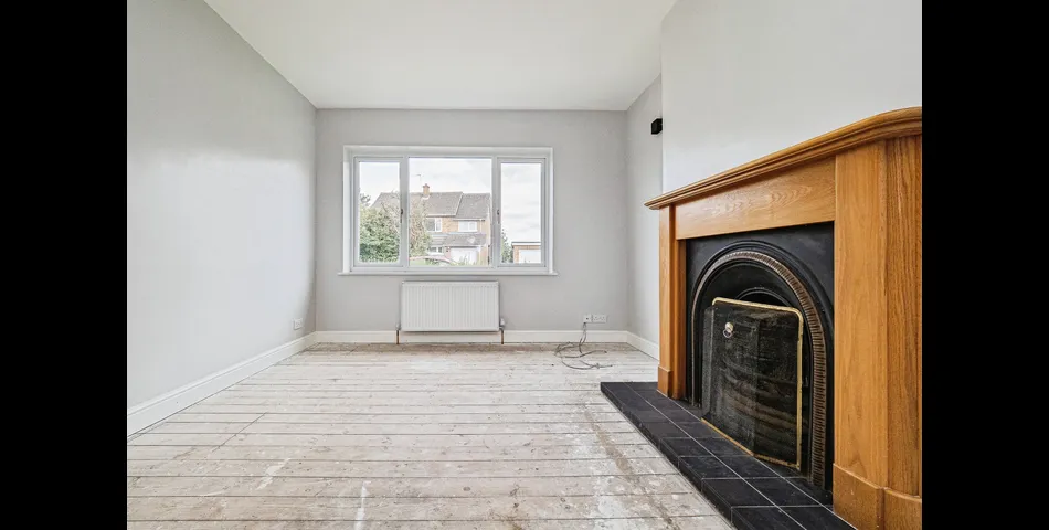Renovated Two Bedroom Semi Detached Bungalow - Gardens & Off Road Parking -  Pocklington (YO42)