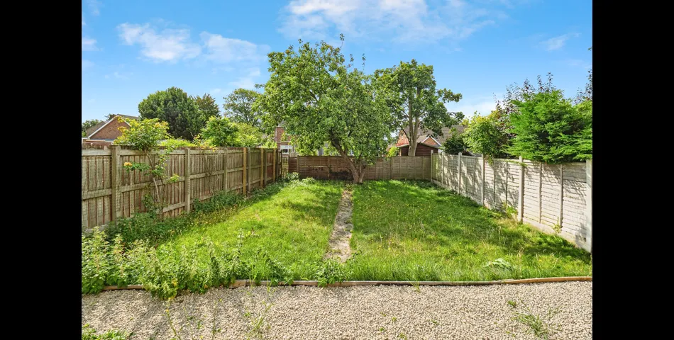 Renovated Two Bedroom Semi Detached Bungalow - Gardens & Off Road Parking -  Pocklington (YO42)