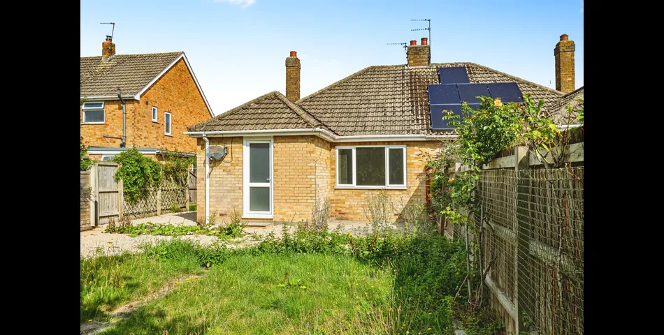 Renovated Two Bedroom Semi Detached Bungalow - Gardens & Off Road Parking -  Pocklington (YO42)