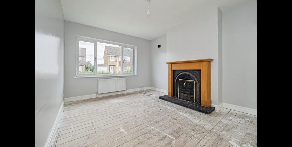 Renovated Two Bedroom Semi Detached Bungalow - Gardens & Off Road Parking -  Pocklington (YO42)