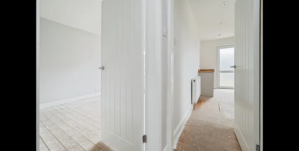 Renovated Two Bedroom Semi Detached Bungalow - Gardens & Off Road Parking -  Pocklington (YO42)