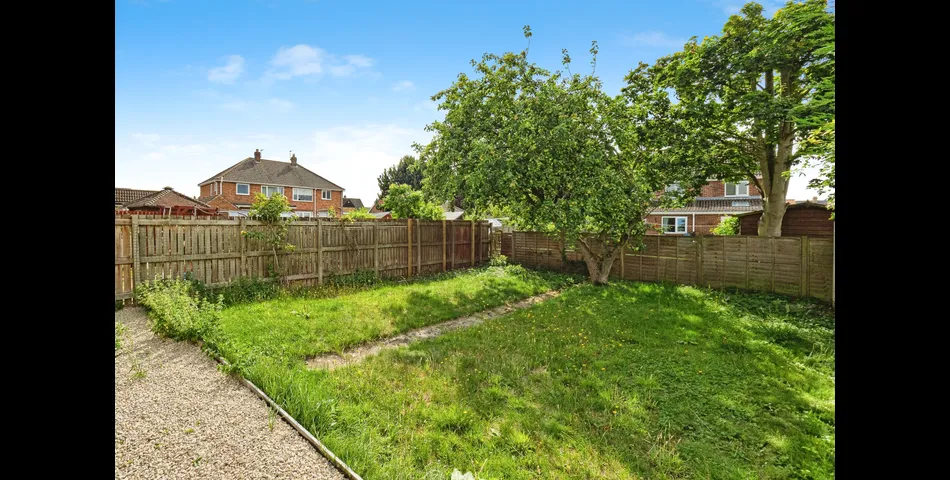 Renovated Two Bedroom Semi Detached Bungalow - Gardens & Off Road Parking -  Pocklington (YO42)
