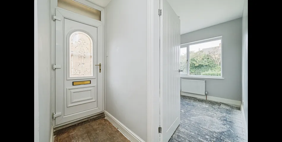 Renovated Two Bedroom Semi Detached Bungalow - Gardens & Off Road Parking -  Pocklington (YO42)