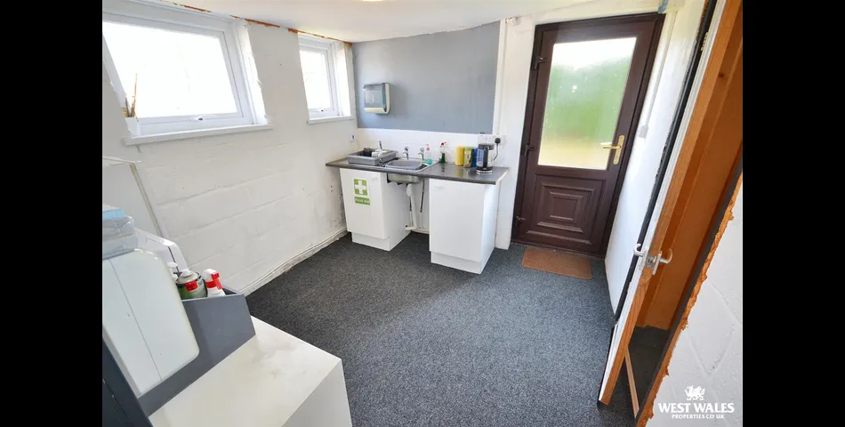 Vacant Commerical Unit - Pembrokeshire (SA67)
